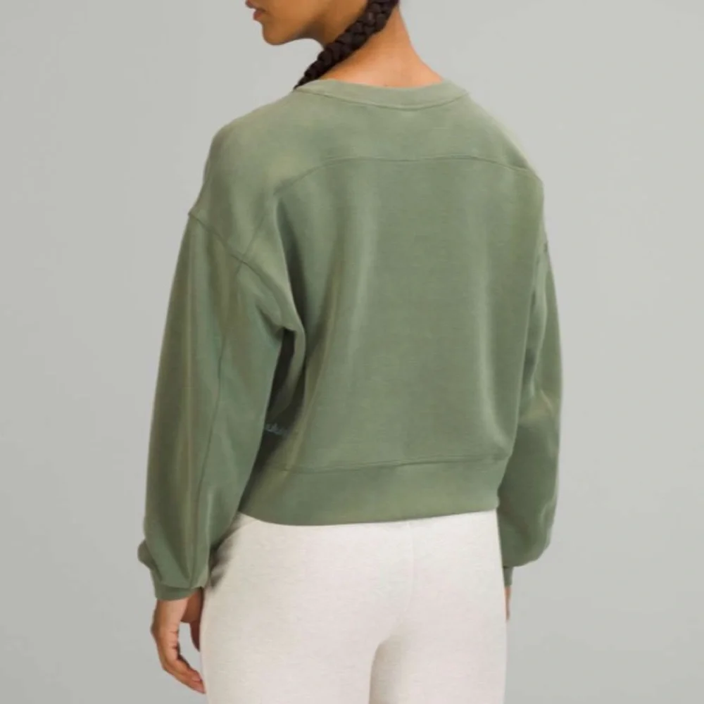 Lululemon Perfectly Oversized Cropped Crew *Softstreme™
Green Twill - Picture 2 of 6